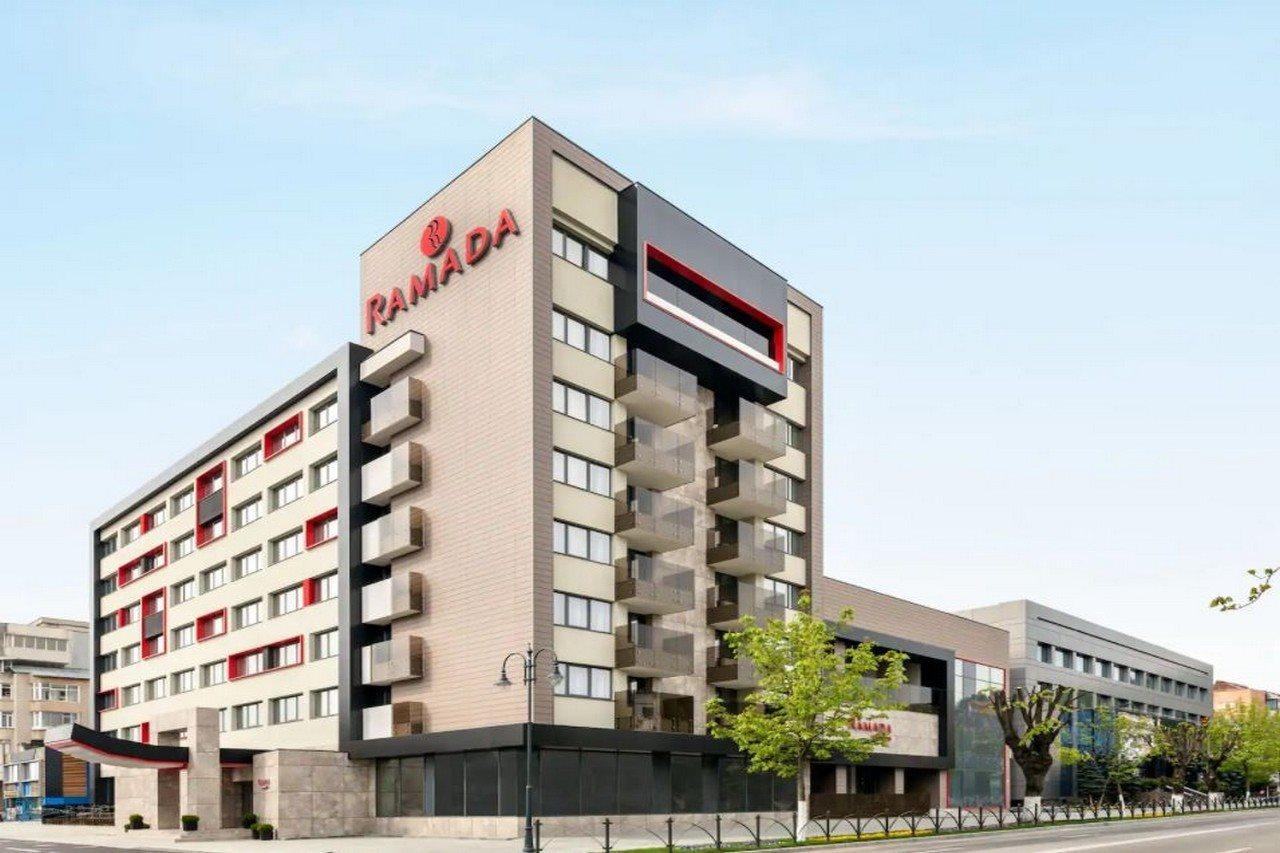 Hotel Ramada By Wyndham Râmnicu Vâlcea Exterior foto