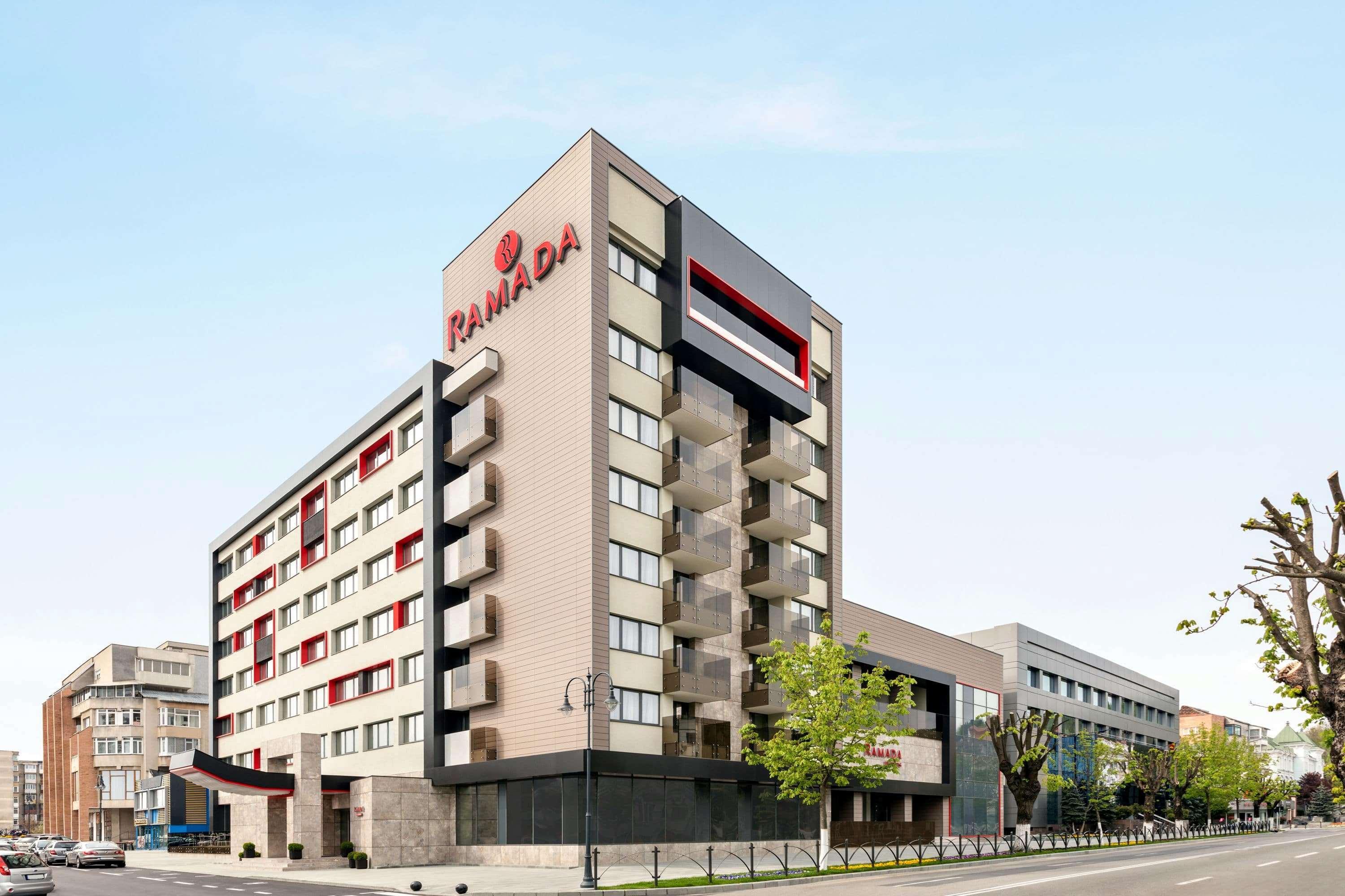 Hotel Ramada By Wyndham Râmnicu Vâlcea Exterior foto